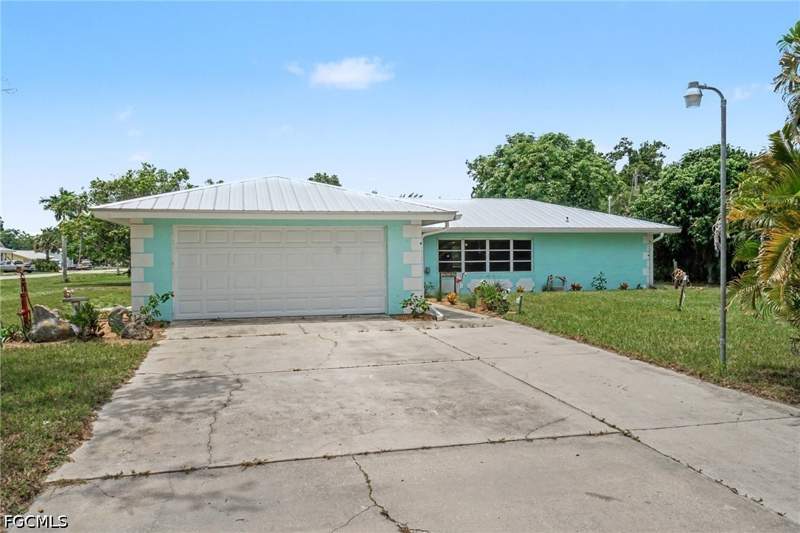 3 bedroom SingleFamilyResidence at 5791 Porpoise Rd, Pine Island Ridge, Bokeelia — photo 2
