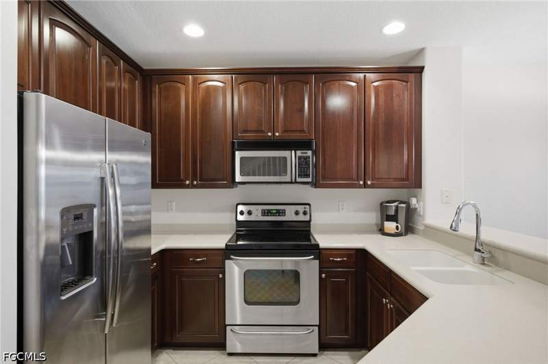 2 bedroom Townhouse at 10088 Pacific Pines Ave, Cypress Landing, Fort Myers — photo 5