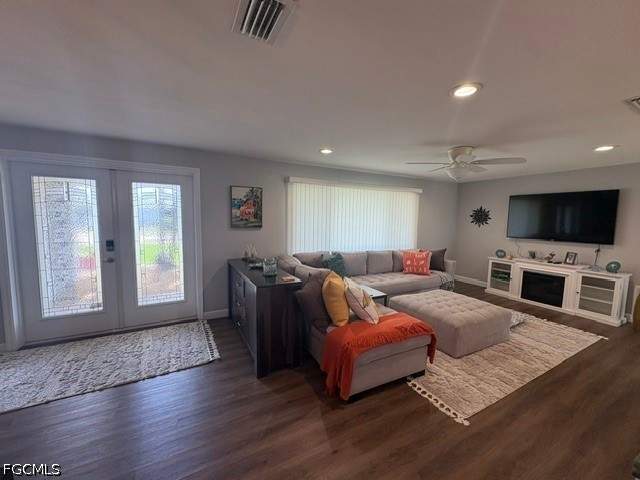 3 bedroom SingleFamilyResidence at 4431 N Pacific Cir, Waterway Estates, North Fort Myers — photo 4
