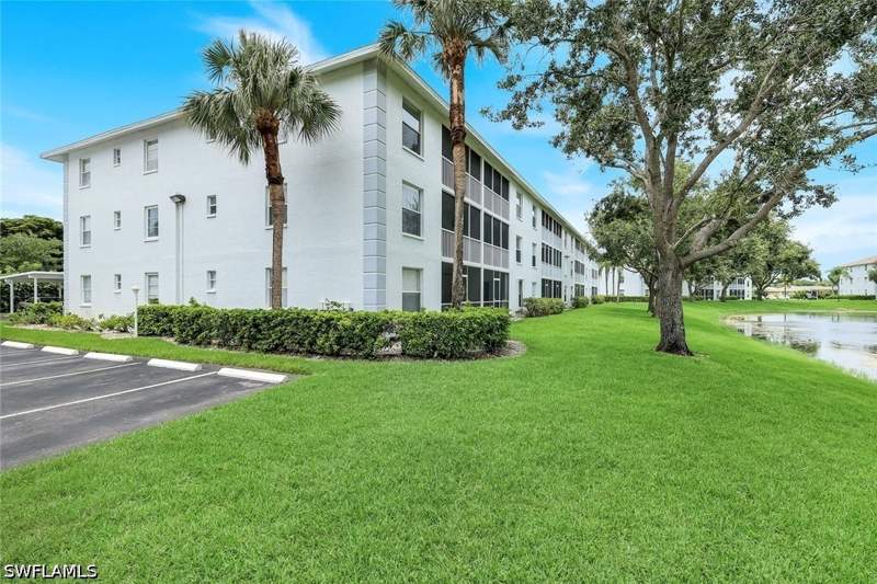 2 bedroom Condominium at 9580 Victoria Ln 205, Victoria Lakes, Naples — photo 2