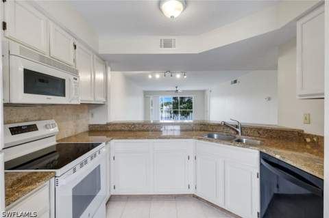 9580 Victoria Ln 205, Naples FL - photo 8 of 25