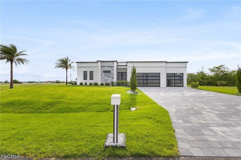 5 bedroom SingleFamilyResidence at 806 NW 33rd Ave, Cape Coral, Cape Coral — photo 2