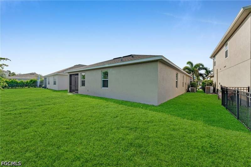 3 bedroom SingleFamilyResidence at 3477 Acapulco Cir, Entrada, Cape Coral — photo 3