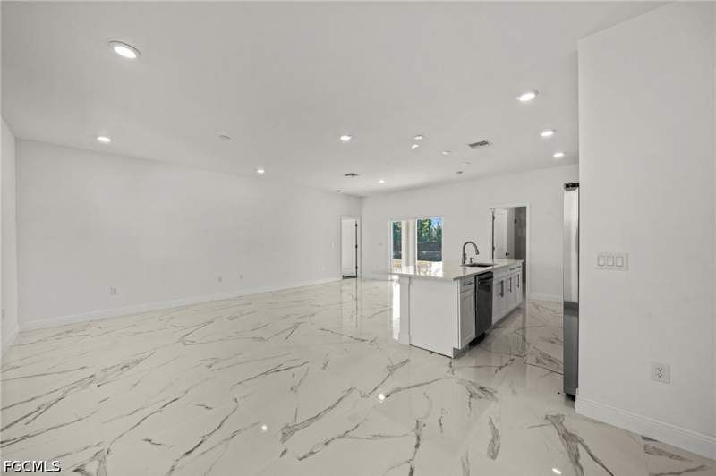 3 bedroom SingleFamilyResidence at 1252 Edna St E, Lehigh Acres, Lehigh Acres — photo 4