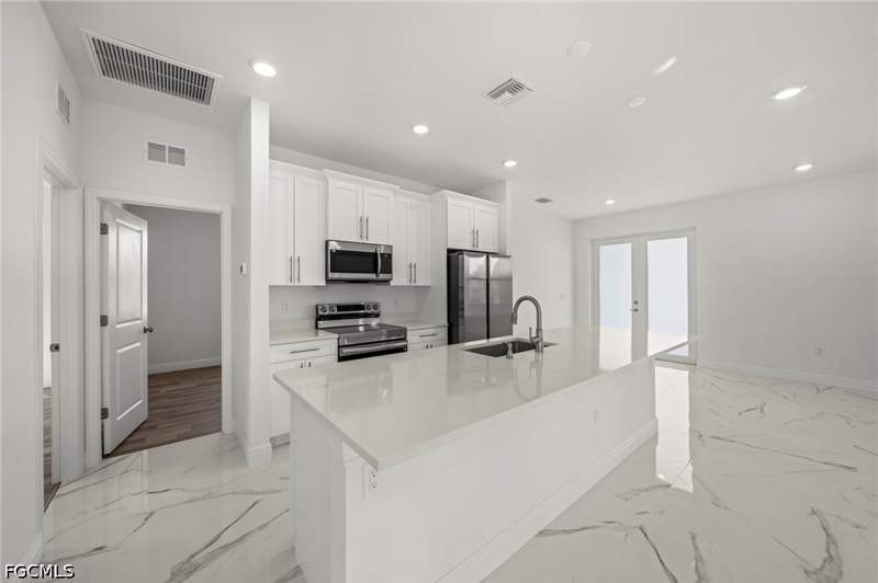 3 bedroom SingleFamilyResidence at 1252 Edna St E, Lehigh Acres, Lehigh Acres — photo 5