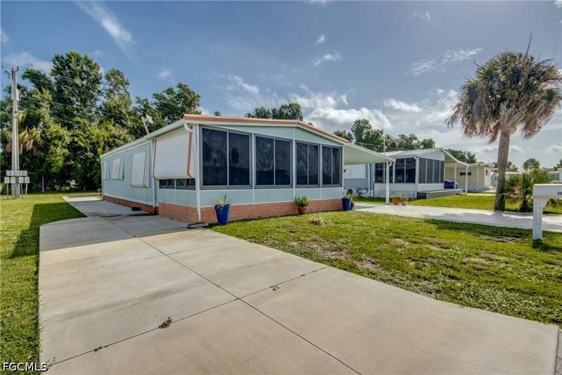 2 bedroom ManufacturedHome at 229 Shrub Ln N, Forest Park Mobile Home, North Fort Myers — photo 3