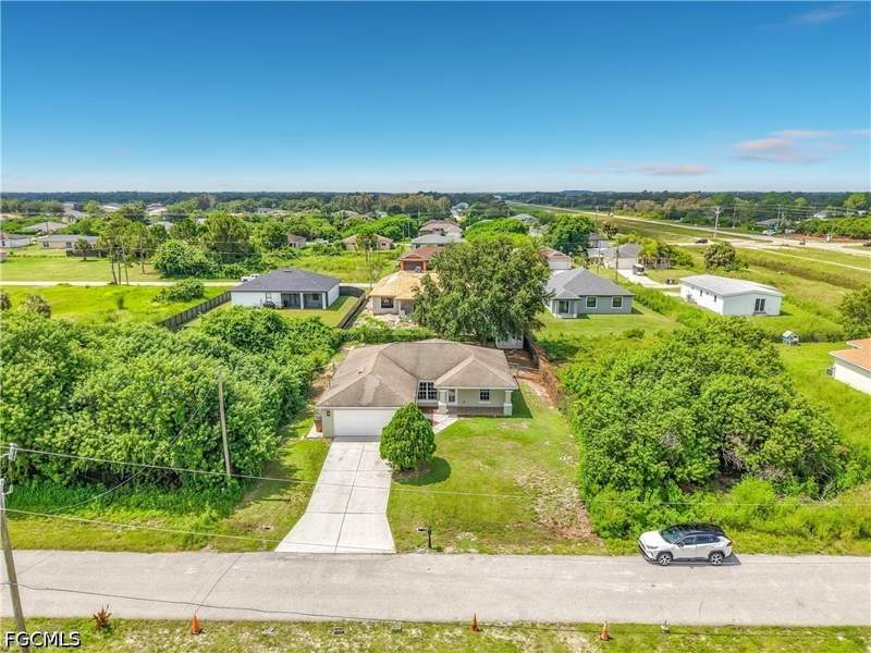 3 bedroom SingleFamilyResidence at 3027 38th St SW, Lehigh Acres, Lehigh Acres — photo 3
