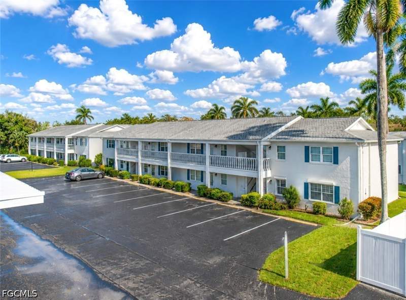 2 bedroom Condominium at 1830 Brantley Rd I7, Lake Lawn Condo, Fort Myers — photo 2