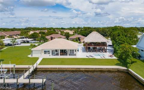 15475 Admiralty Cir, North Fort Myers FL - photo 15 of 47