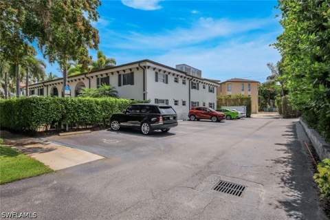960 7th St S 105, Naples FL - photo 22 of 31