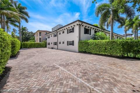 960 7th St S 105, Naples FL - photo 23 of 31