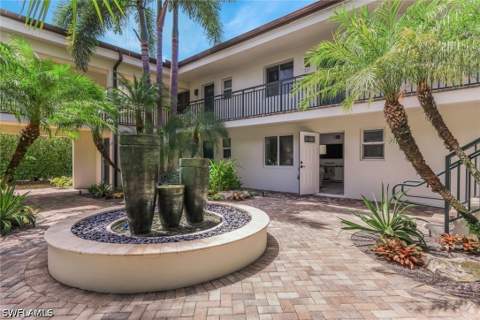 960 7th St S 105, Naples FL - photo 6 of 31