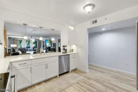 9901 Sunset Cove Ln 222, Fort Myers FL - photo 10 of 28