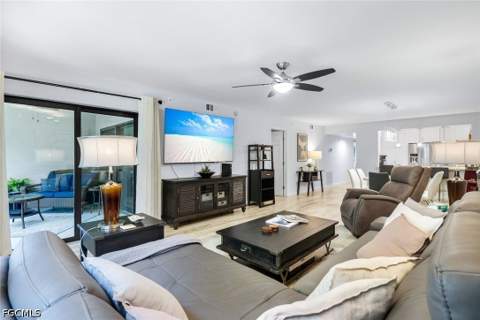 9901 Sunset Cove Ln 222, Fort Myers FL - photo 6 of 28