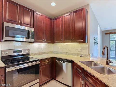 15820 Portofino Springs Blvd 109, Fort Myers FL - photo 8 of 45