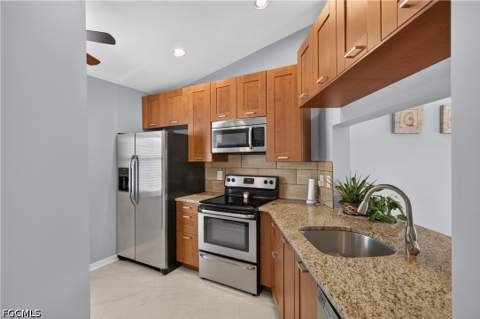 12065 Summergate Cir 203, Fort Myers FL - photo 10 of 29