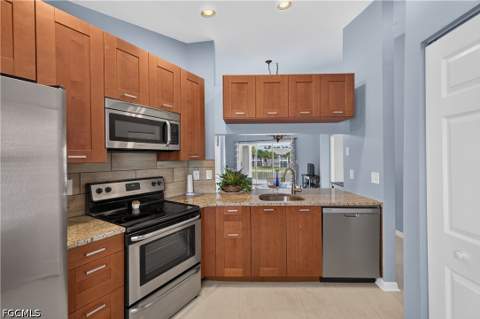 12065 Summergate Cir 203, Fort Myers FL - photo 12 of 29