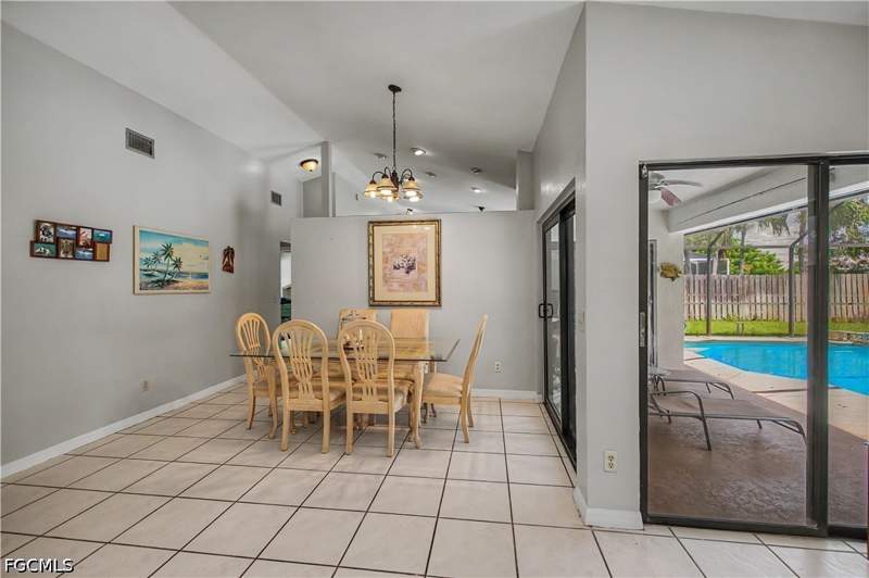 3 bedroom SingleFamilyResidence at 242 SW 45th Ter, Cape Coral, Cape Coral — photo 4