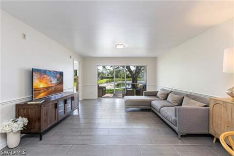9600 Victoria Ln 108, Naples FL - photo 6 of 30