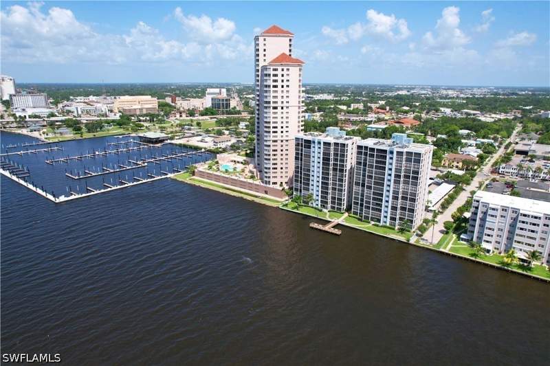 2 bedroom Condominium at 1901 Clifford St 1402, Sunset Vista, Fort Myers — photo 3