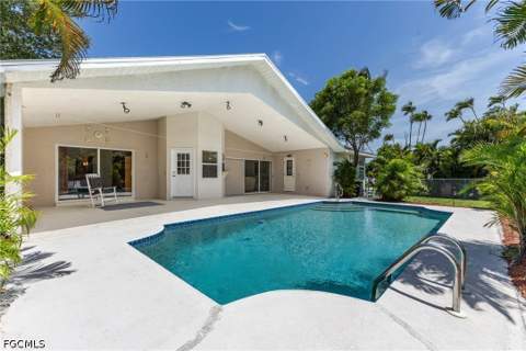 3606 Country Club Blvd, Cape Coral FL - photo 10 of 31