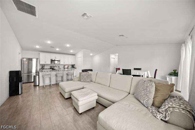 3 bedroom SingleFamilyResidence at 4004 NE 23rd Ave, Cape Coral, Cape Coral — photo 4