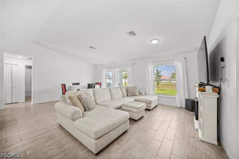4004 NE 23rd Ave, Cape Coral FL - photo 6 of 35