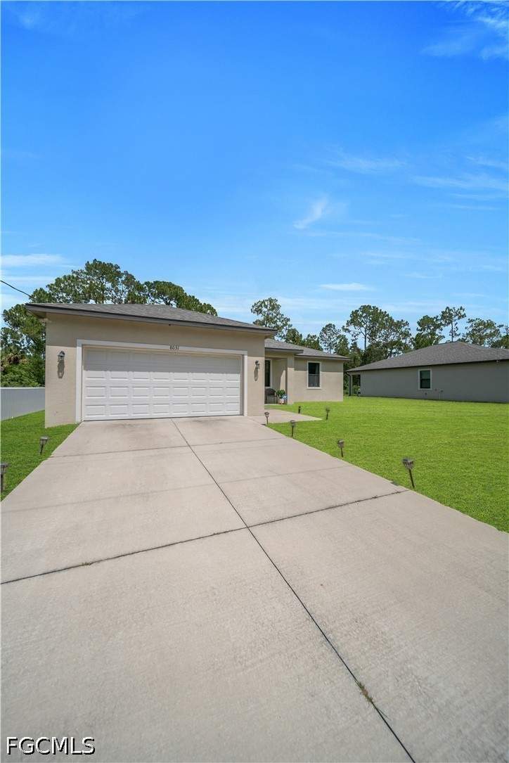 3 bedroom SingleFamilyResidence at 8031 Sandy Cir, Port Labelle, Labelle — photo 3