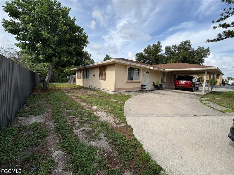 3 bedroom SingleFamilyResidence at 1891 Winkler Ave, Palmlee Park, Fort Myers — photo 2