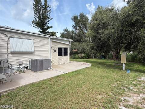 250 Santa Fe Trl, North Fort Myers FL - photo 19 of 30