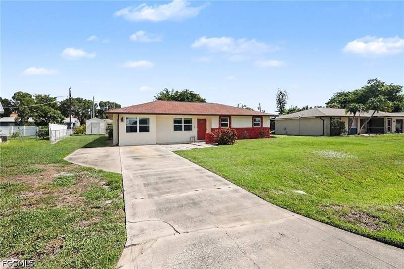3 bedroom SingleFamilyResidence at 5411 Loyola Ln, Wildwood Addition, Fort Myers — photo 2