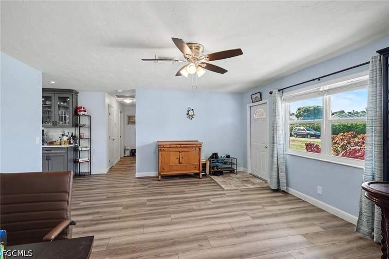 3 bedroom SingleFamilyResidence at 5411 Loyola Ln, Wildwood Addition, Fort Myers — photo 4