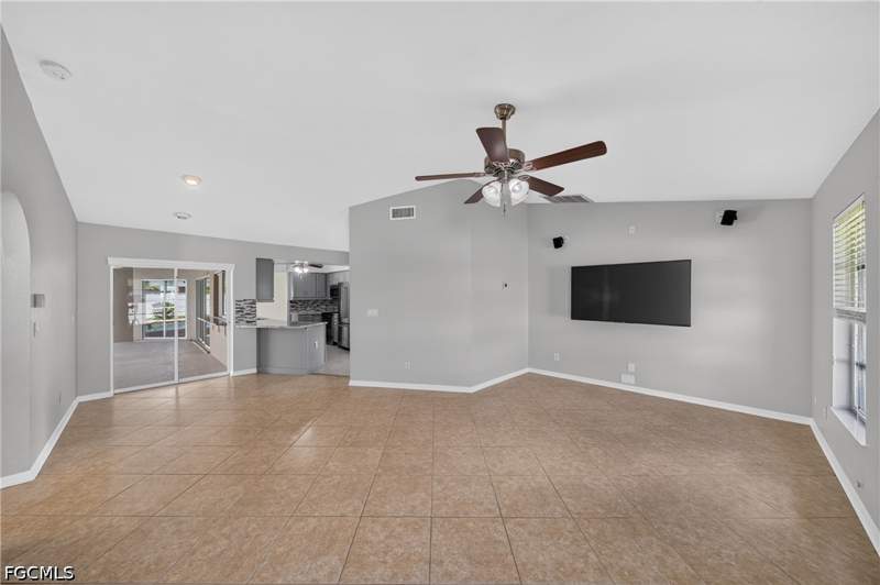 3 bedroom SingleFamilyResidence at 627 SE 16th St, Cape Coral, Cape Coral — photo 3