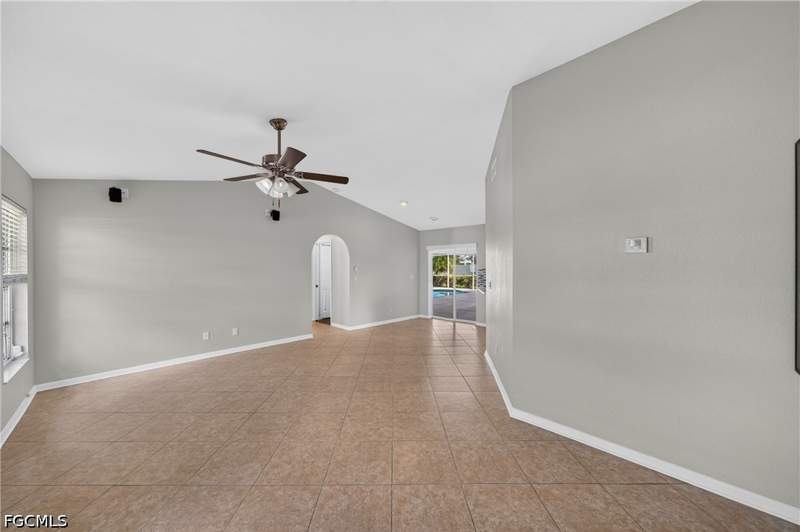 3 bedroom SingleFamilyResidence at 627 SE 16th St, Cape Coral, Cape Coral — photo 5