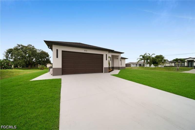 4 bedroom SingleFamilyResidence at 810 Carlfield Ave, Lehigh Acres, Lehigh Acres — photo 3