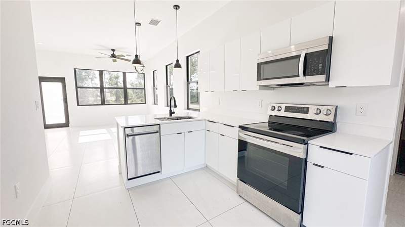 3 bedroom SingleFamilyResidence at 3000 Tena Ave S, Lehigh Acres, Lehigh Acres — photo 4