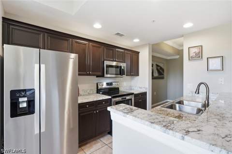 8251 Pathfinder Loop 633, Fort Myers FL - photo 8 of 27