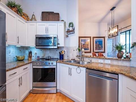 160 Vintage Cir 202, Naples FL - photo 10 of 15