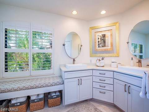160 Vintage Cir 202, Naples FL - photo 13 of 15