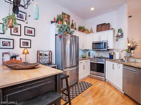 160 Vintage Cir 202, Naples FL - photo 9 of 15