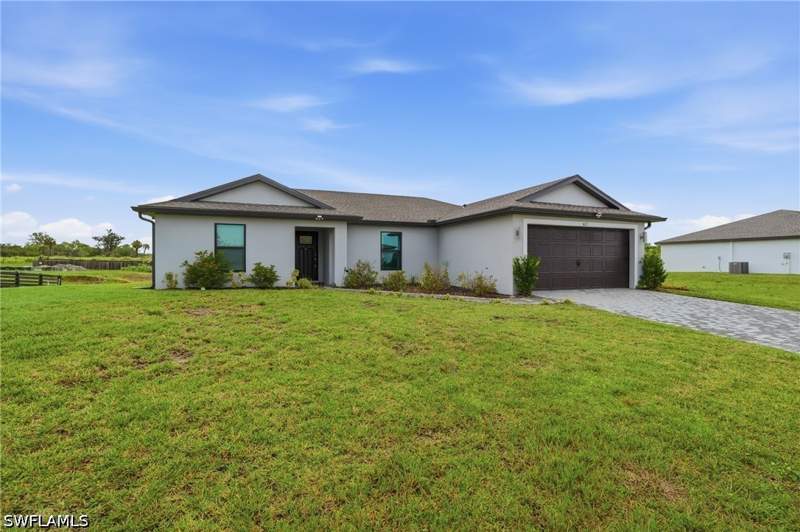 3 bedroom SingleFamilyResidence at 811 Gen Chesty Puller Ct, Labelle, Labelle — photo 2