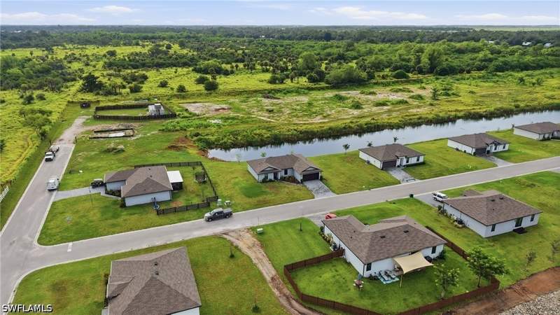 3 bedroom SingleFamilyResidence at 811 Gen Chesty Puller Ct, Labelle, Labelle — photo 5
