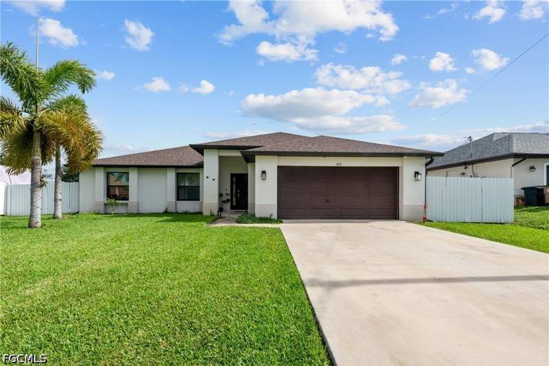 3 bedroom SingleFamilyResidence at 623 SE 3rd St, Cape Coral, Cape Coral — photo 2