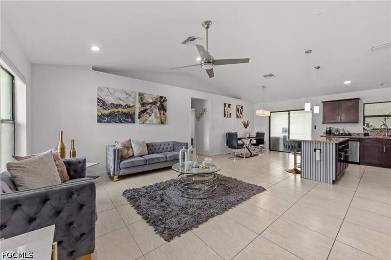 3 bedroom SingleFamilyResidence at 623 SE 3rd St, Cape Coral, Cape Coral — photo 3