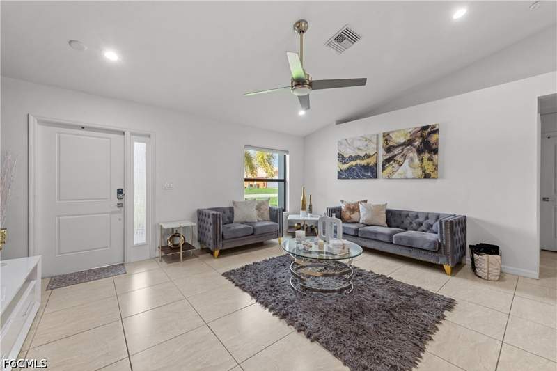 3 bedroom SingleFamilyResidence at 623 SE 3rd St, Cape Coral, Cape Coral — photo 4