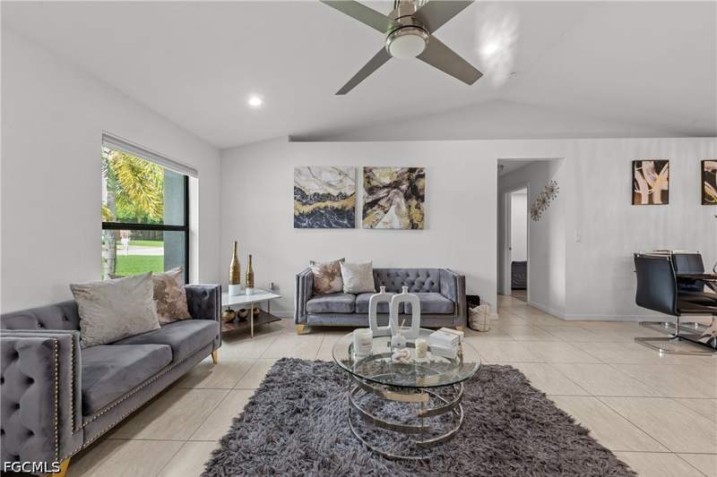 3 bedroom SingleFamilyResidence at 623 SE 3rd St, Cape Coral, Cape Coral — photo 5