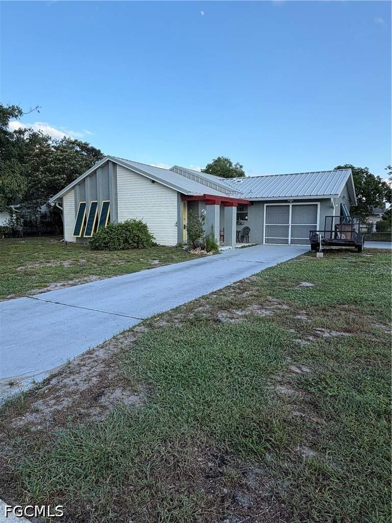 2 bedroom SingleFamilyResidence at 126 Oakside St, Willow Lake, Lehigh Acres — photo 2