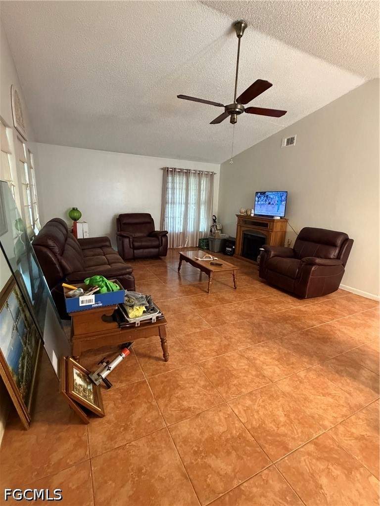 2 bedroom SingleFamilyResidence at 126 Oakside St, Willow Lake, Lehigh Acres — photo 5