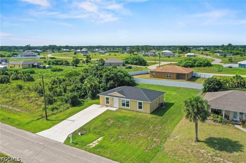 3 bedroom SingleFamilyResidence at 9026 Maywood Cir, Port Labelle, Labelle — photo 3