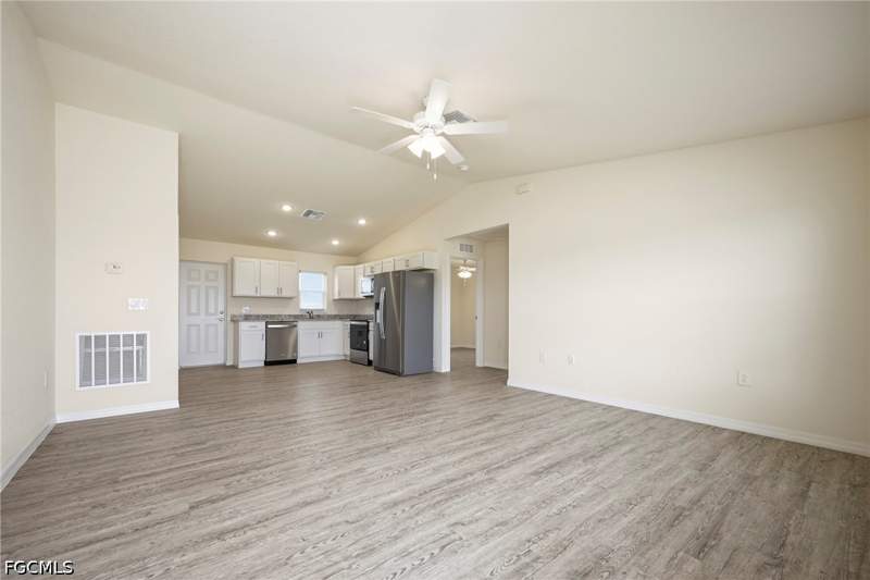 3 bedroom SingleFamilyResidence at 9026 Maywood Cir, Port Labelle, Labelle — photo 5